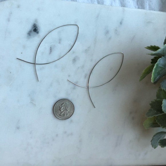 The Eryn - Simple Silver Threader Hoops - Picture 4 of 6